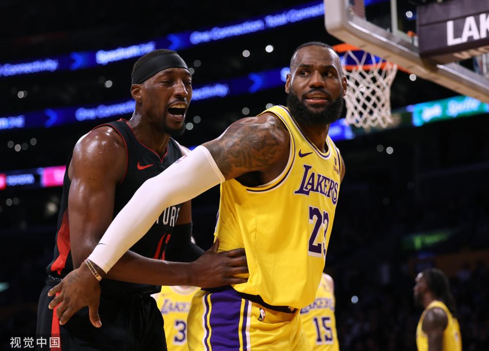 进攻球员身 进攻球员身